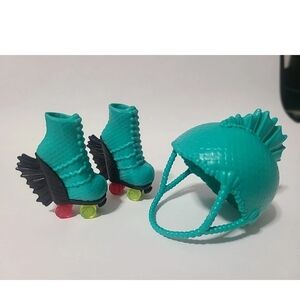 Monster High LAGOONA BLUE Skates & Helmet